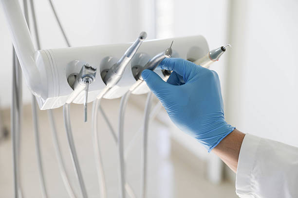 Professional Emergency Dentist technician working in Kapaa, HI